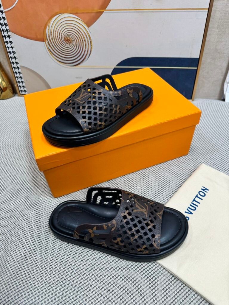 Louis Vuitton Unisex Slides detail 2