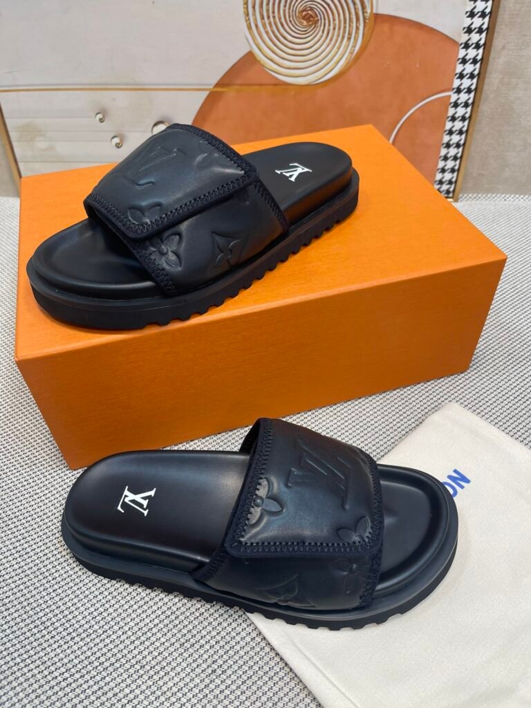 Louis Vuitton Unisex Slides detail 2