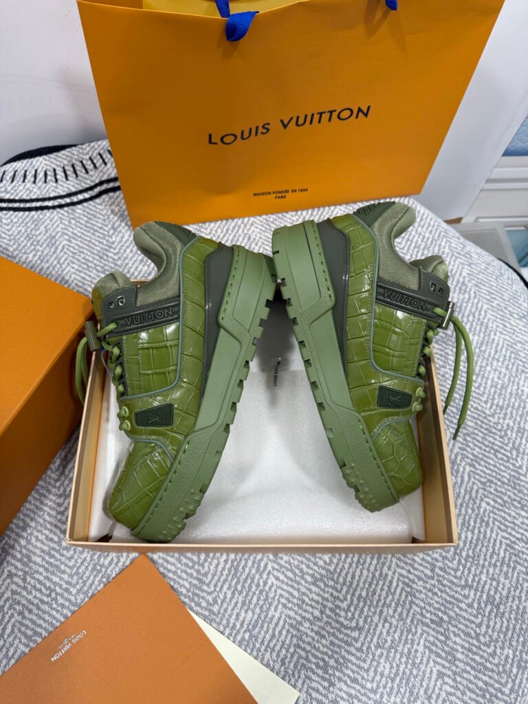 Louis Vuitton Unisex Chunky Sneakers detail 2