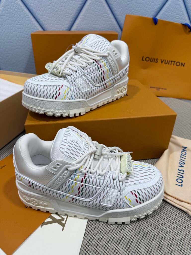 Louis Vuitton Unisex Chunky Sneakers detail 2