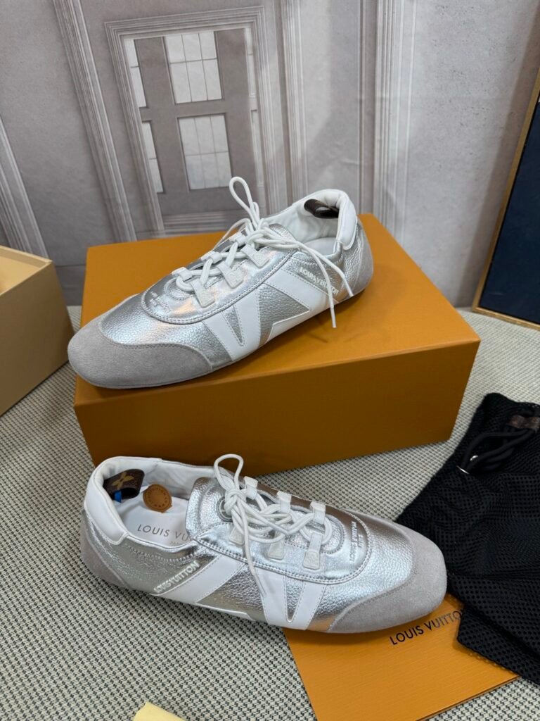 Louis Vuitton Unisex Chunky Sneakers detail 2