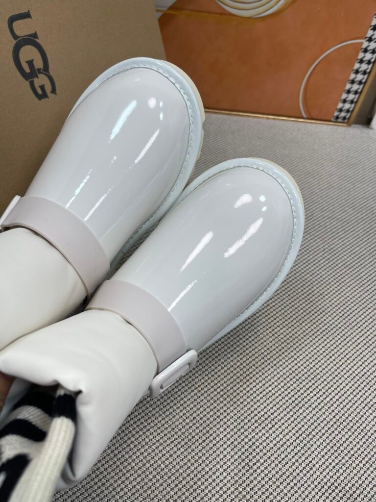UGG Women's Snow Boots detail image 2