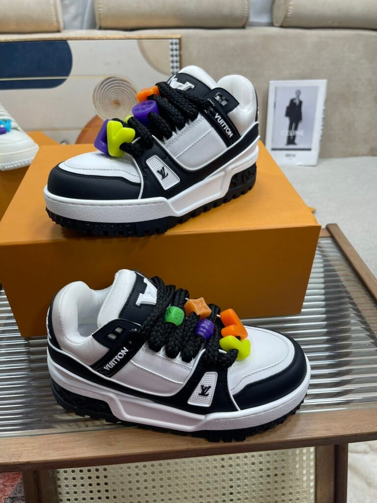 Louis Vuitton Unisex Chunky Sneakers detail 2