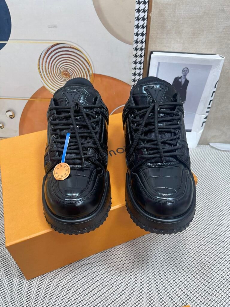 Louis Vuitton Unisex Chunky Sneakers detail 2
