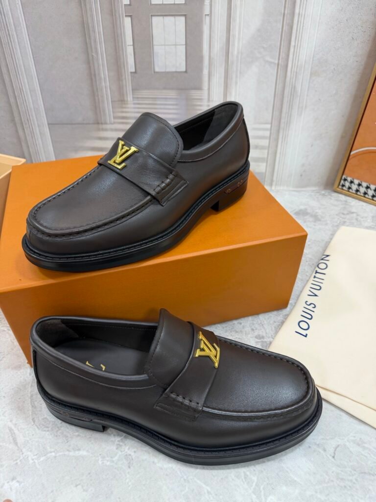 Louis Vuitton Men's Leather Dress Shoes detail image 2