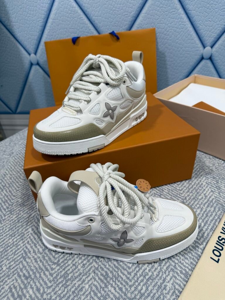 Louis Vuitton Unisex Chunky Sneakers detail 2