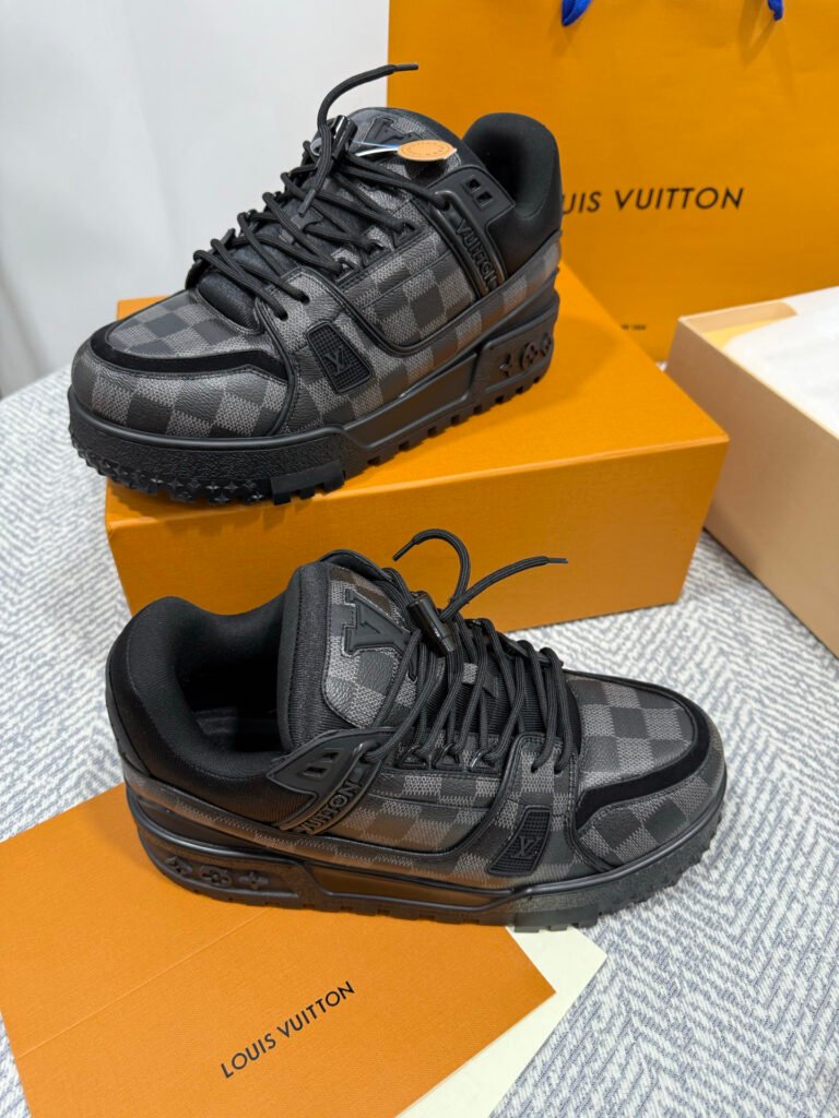 Louis Vuitton Unisex Chunky Sneakers detail 2