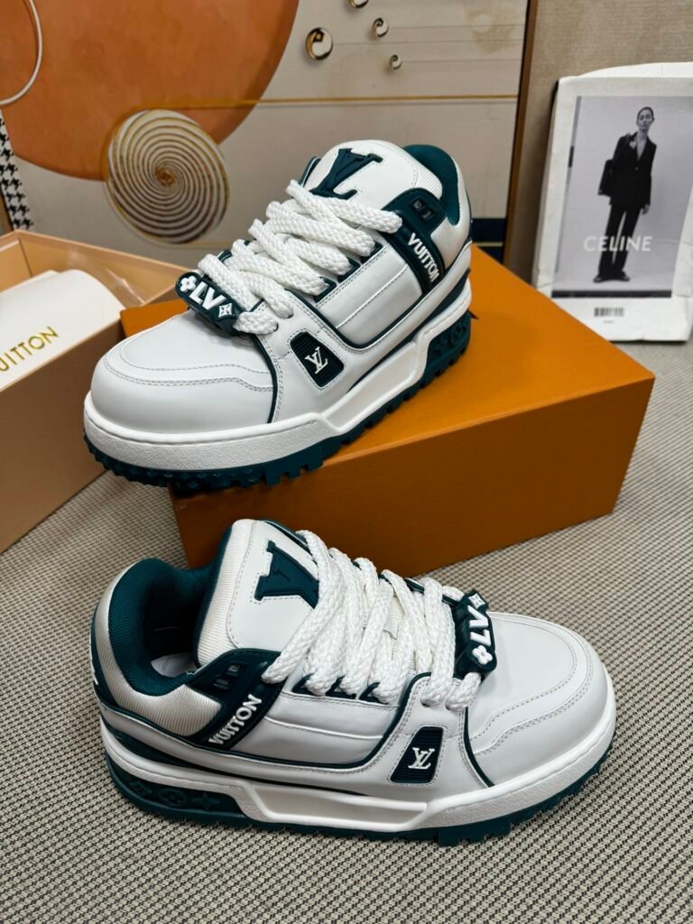 Louis Vuitton Unisex Chunky Sneakers detail 2