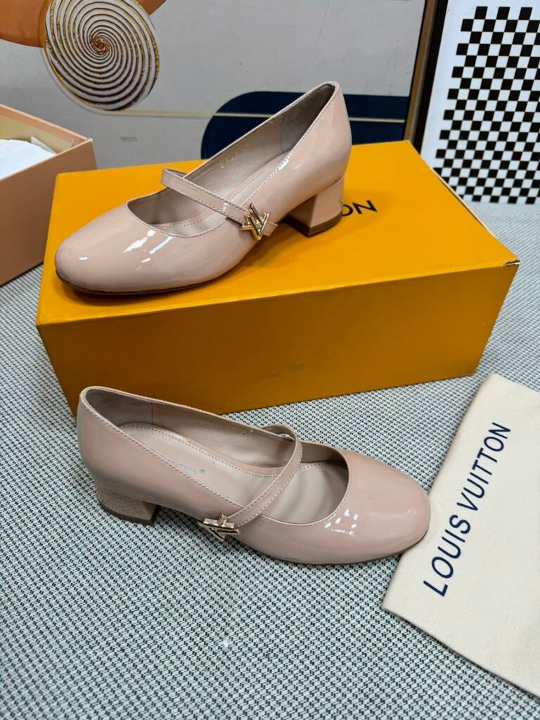 Louis Vuitton Unisex Sandals detail 2