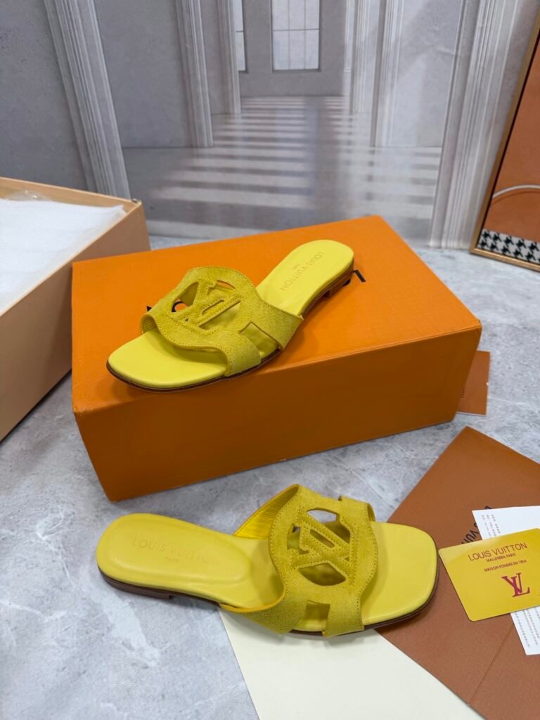 Louis Vuitton Unisex Slides detail 2
