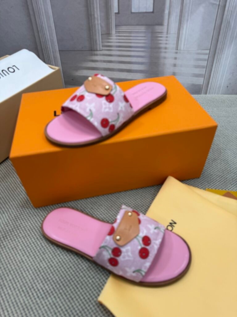 Louis Vuitton Unisex Slides detail image 2