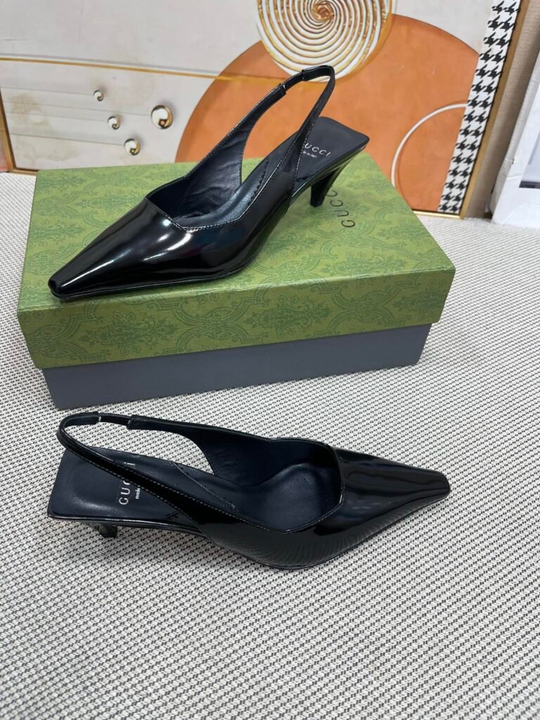 Gucci Unisex Sandals detail 2