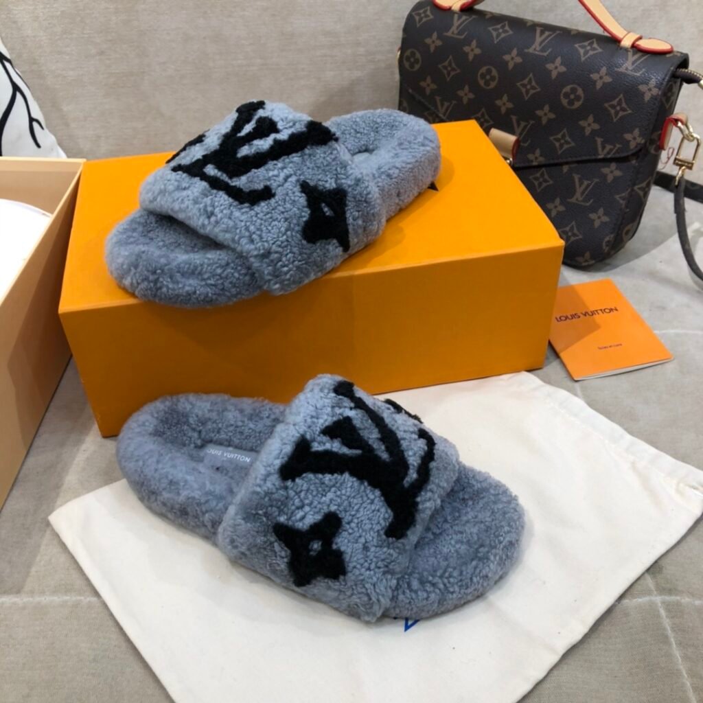 Louis Vuitton Unisex Shearling Shoes detail 2
