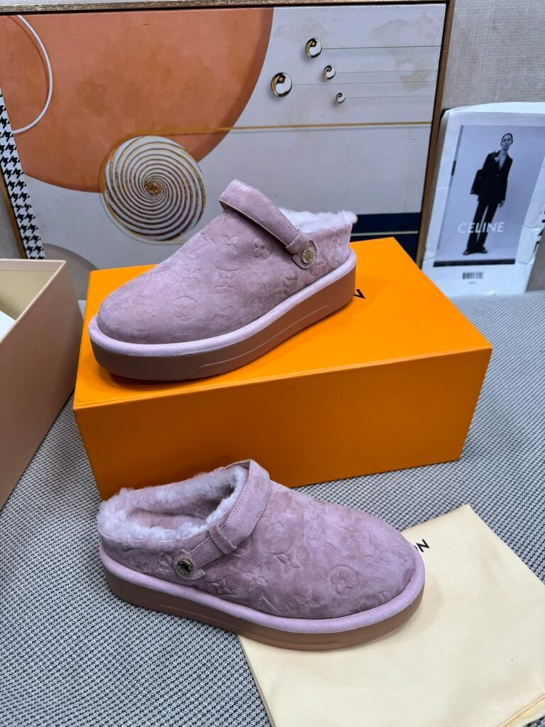 Louis Vuitton Unisex Shearling Shoes detail image 2