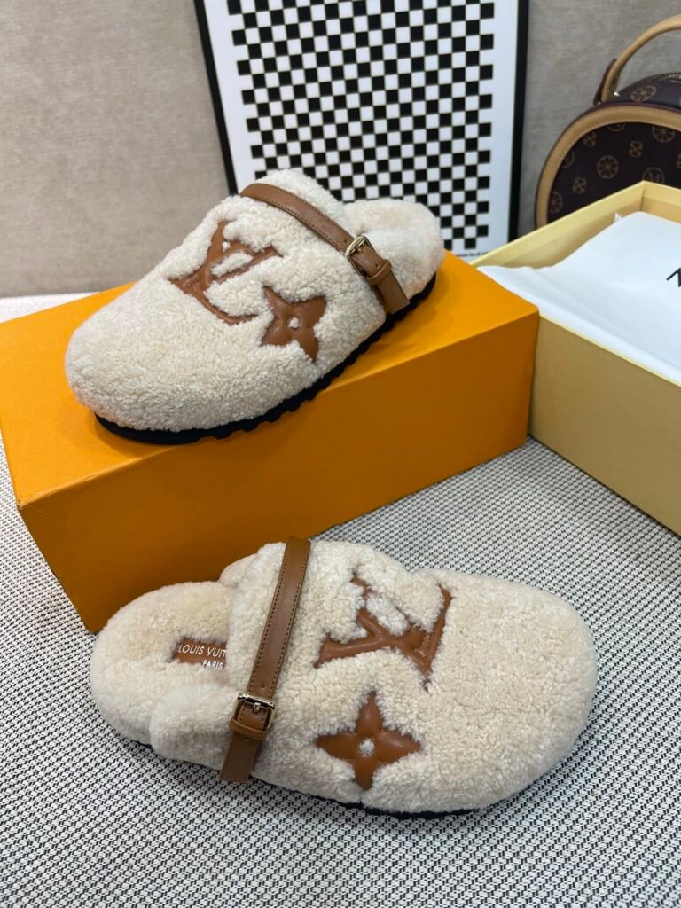 Louis Vuitton Unisex Shearling Shoes detail 2