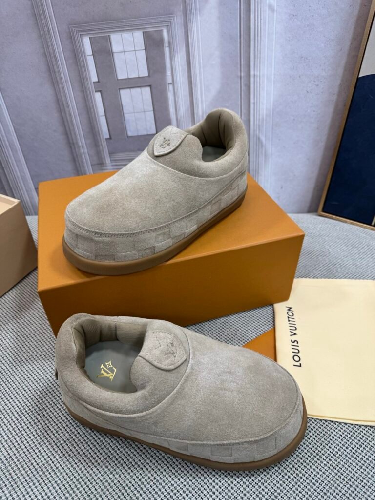 Louis Vuitton Unisex Shearling Shoes detail 2
