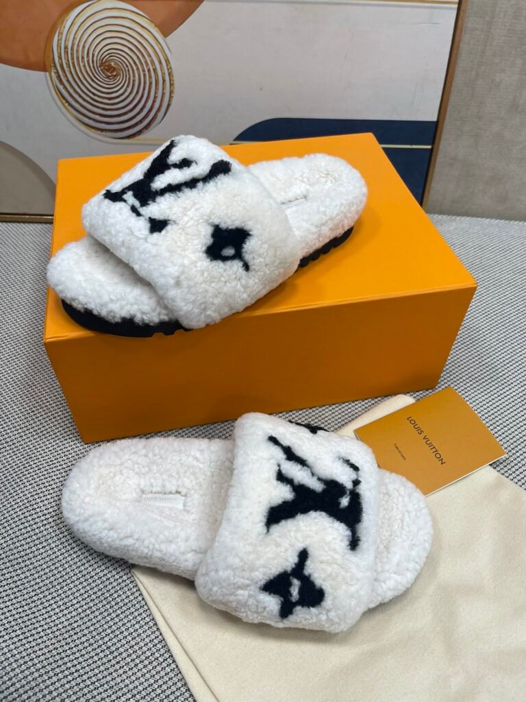 Louis Vuitton Unisex Shearling Shoes detail 2