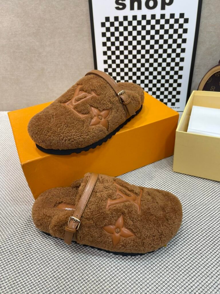 Louis Vuitton Unisex Shearling Shoes detail 2