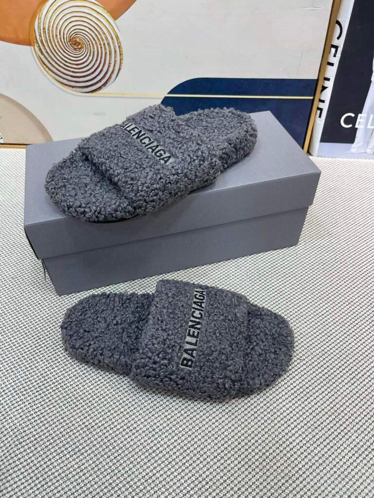 Balenciaga Unisex Sneakers detail image 2
