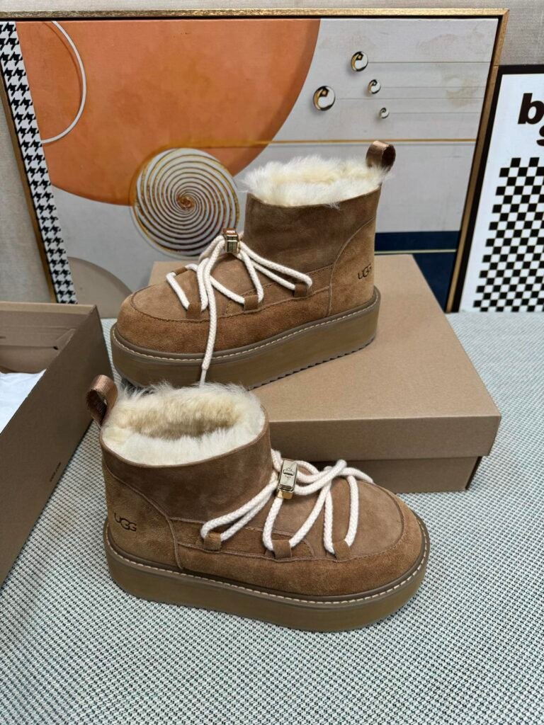 UGG Women's Snow Boots detail image 2