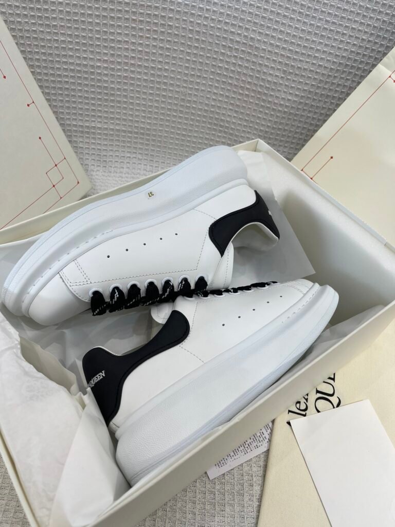 Alexander McQueen Unisex White Low-Top Sneakers detail image 3
