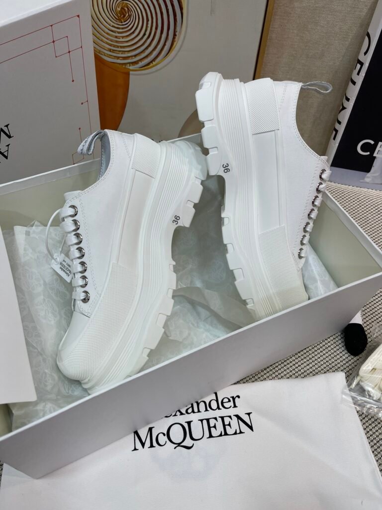 Alexander McQueen Unisex Sneakers detail image 3
