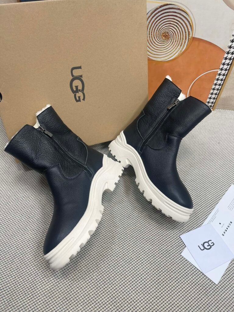 UGG Women's Snow Boots detail 3
