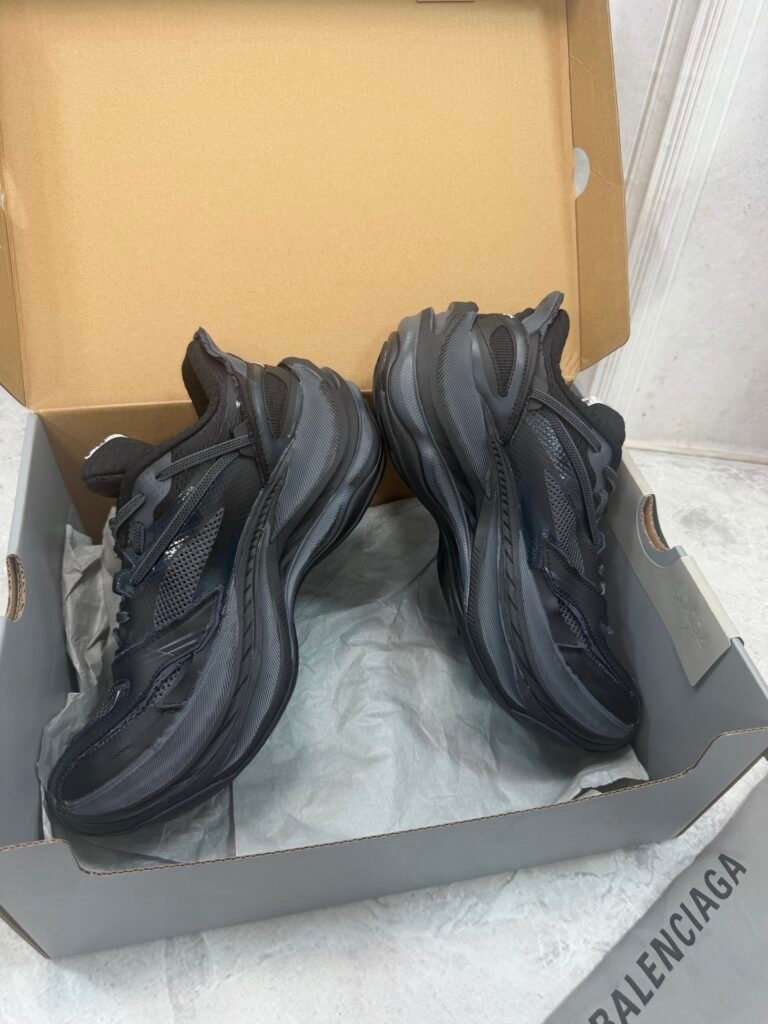 Balenciaga Unisex Distressed Sneakers detail image 3