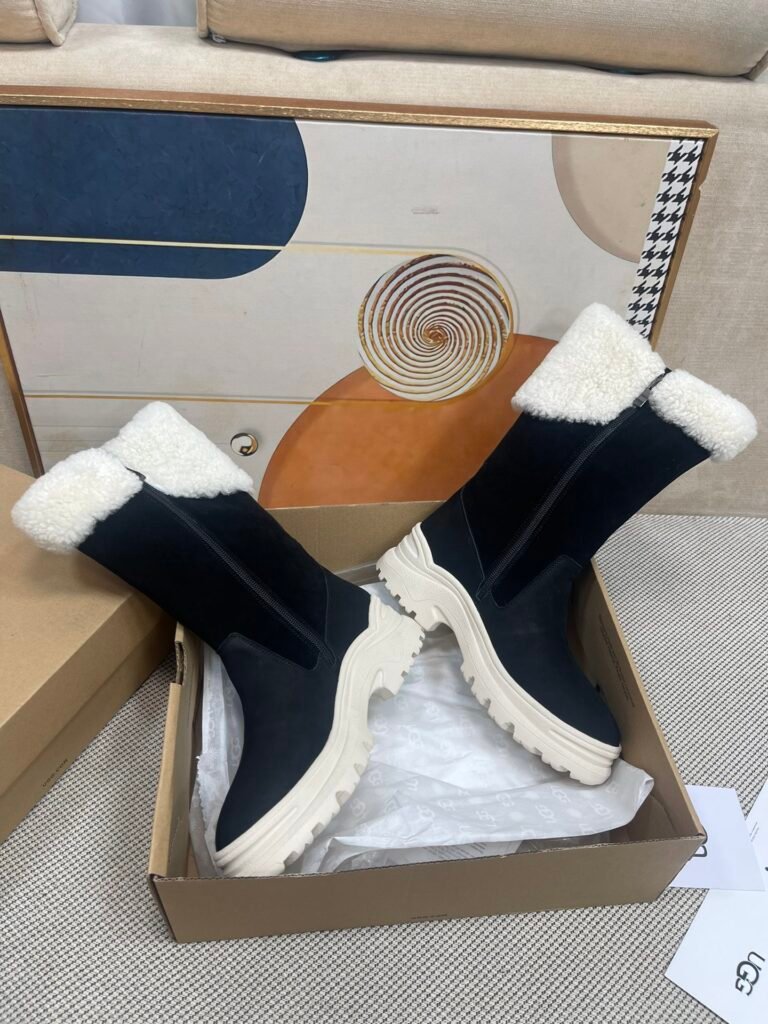 UGG Women's Snow Boots detail image 3