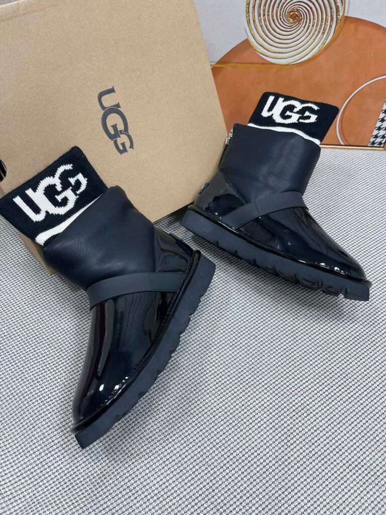 UGG Women's Snow Boots detail image 3