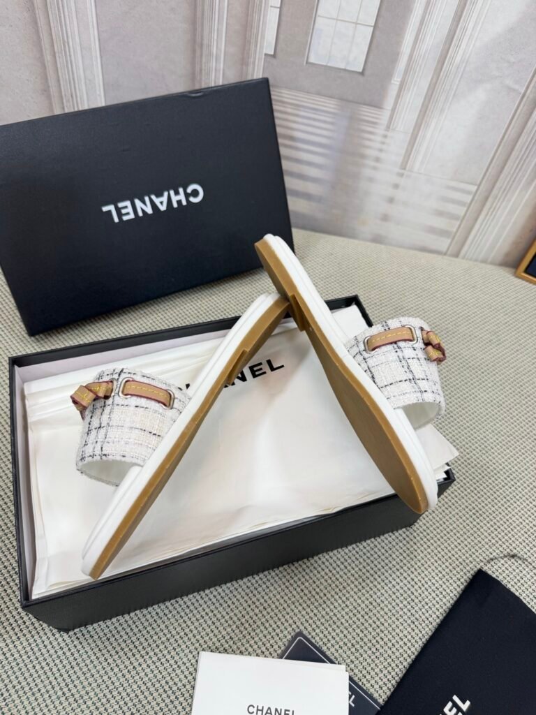 Chanel Women's Slides detail image 3