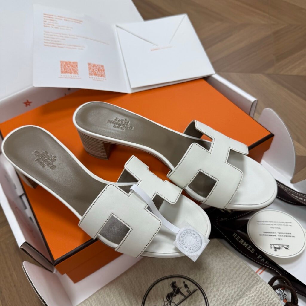 Hermès Unisex Sandals detail 3