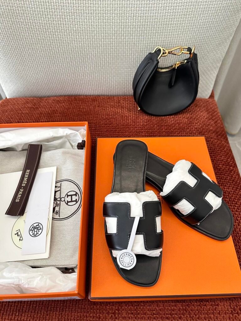 Hermès Unisex Sneakers detail 3
