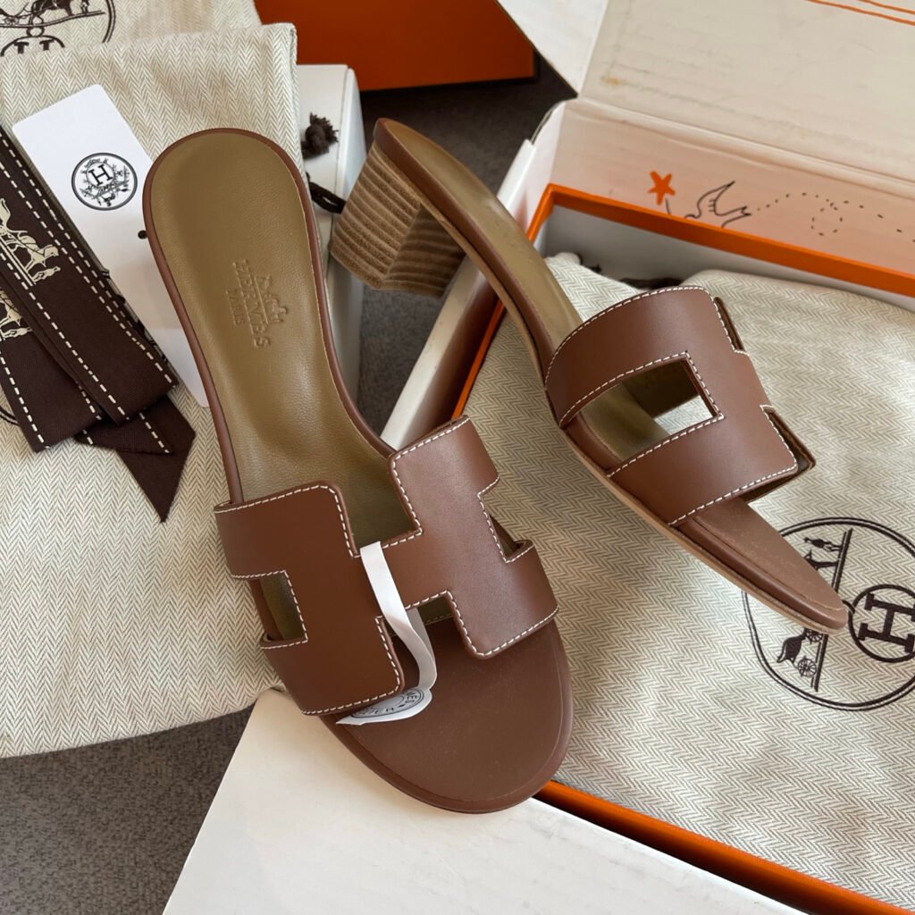 Hermès Women's High-Heel Pumps detail image 3