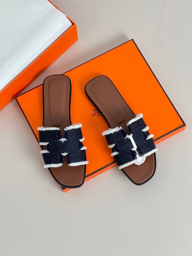 Hermès Women's Sneakers detail 3