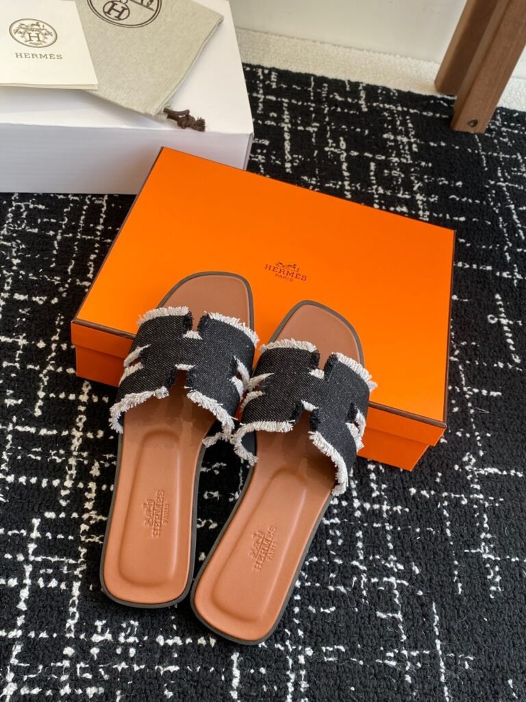 Hermès Women's Sneakers detail 3