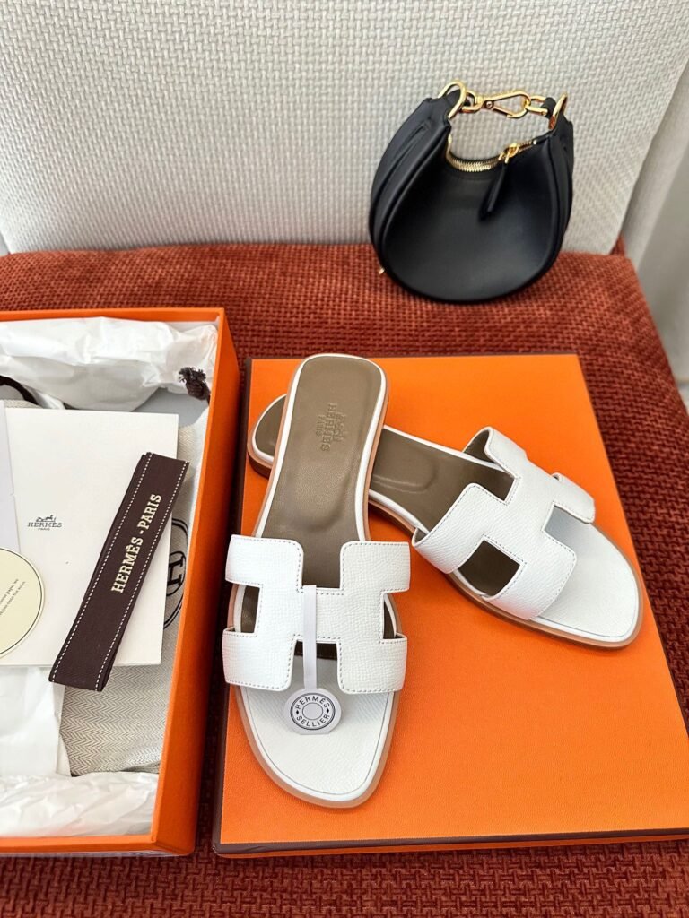 Hermès Unisex Sneakers detail 3