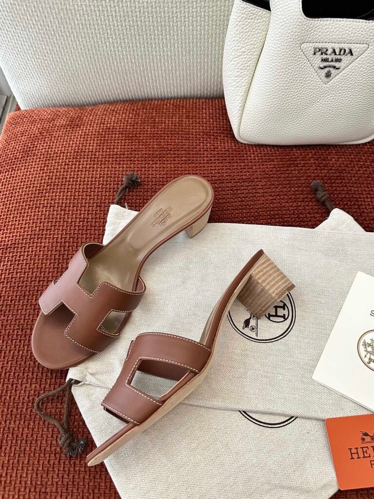 Hermès Unisex Sneakers detail 3