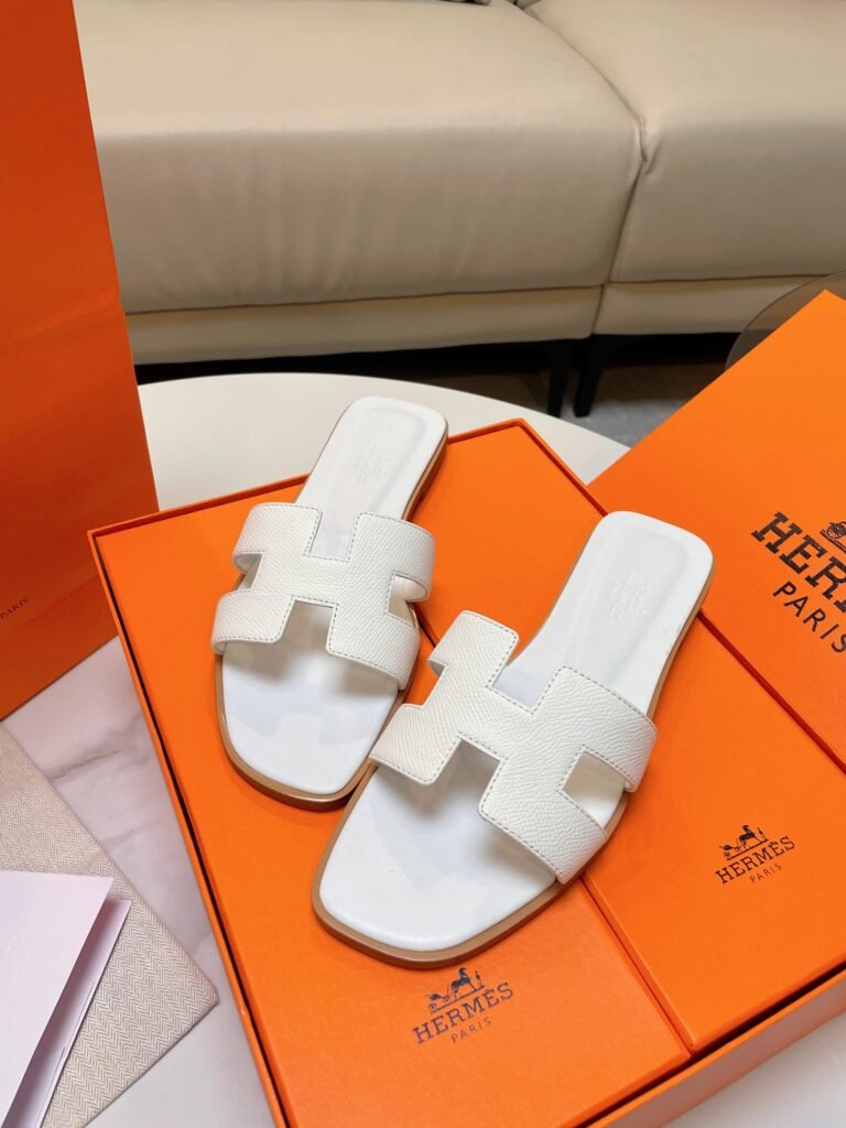Hermès Unisex Sneakers detail 3