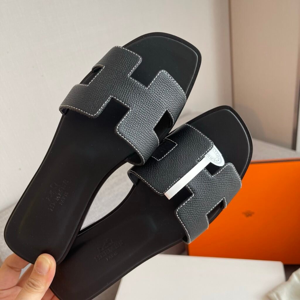 Hermès Unisex Sneakers detail 3
