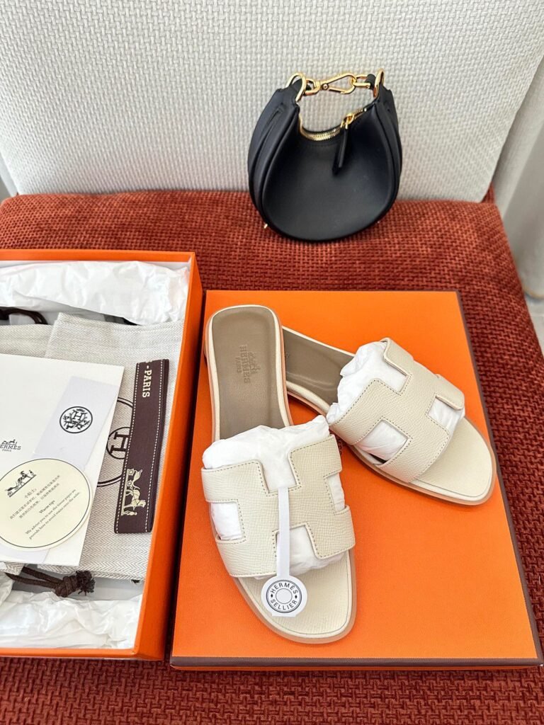 Hermès Unisex Sneakers detail 3