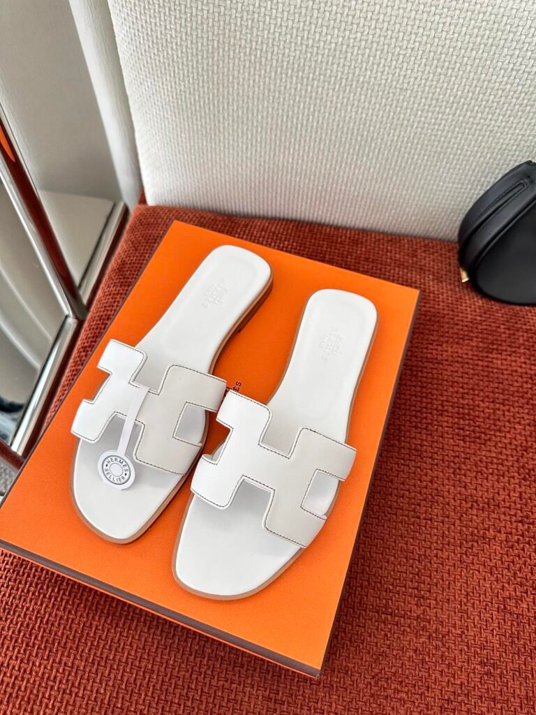 Hermès Unisex Sneakers detail 3