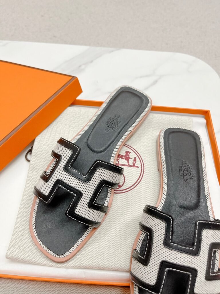 Hermès Unisex Slides detail 3