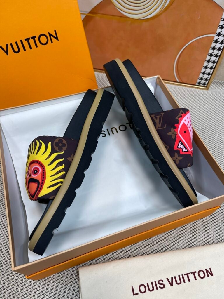 Louis Vuitton Unisex Slides detail image 3