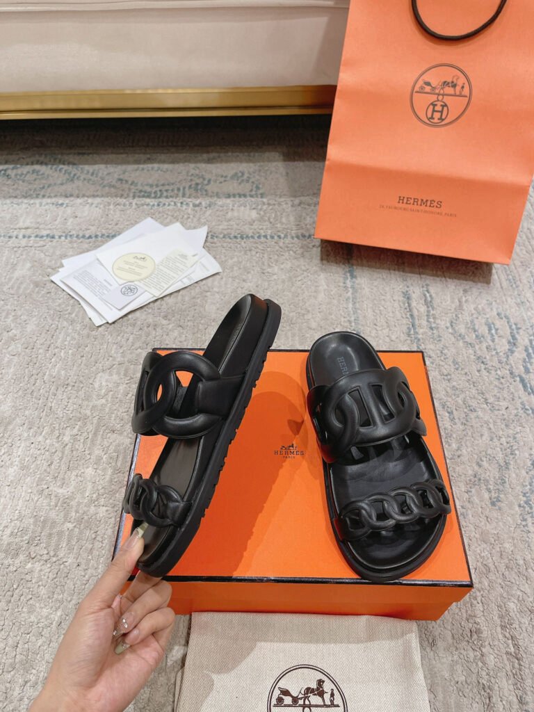 Hermès Unisex Sneakers detail 3