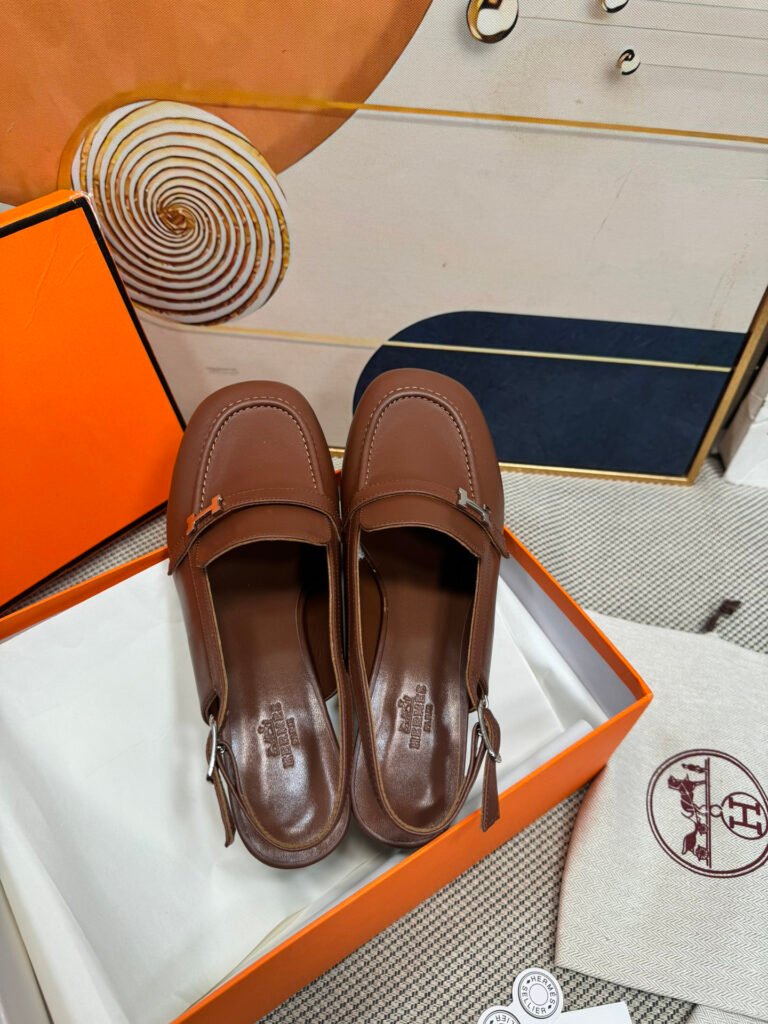 Hermès Unisex Sandals detail 3