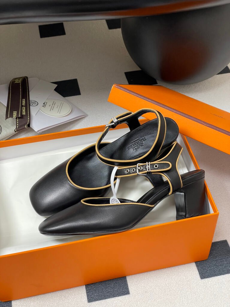 Hermès Women's High-Heel Pumps detail image 3