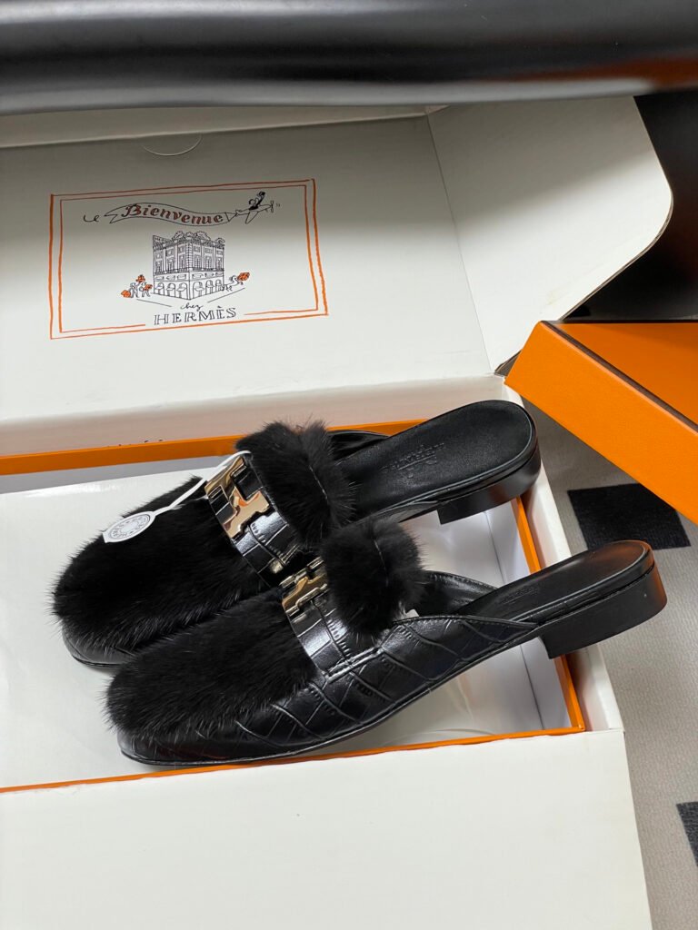 Hermès Unisex Loafers detail 3