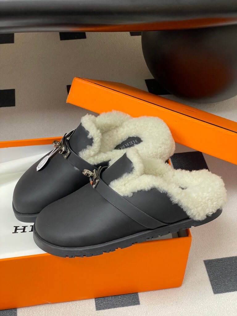 Hermès Unisex Sneakers detail 3