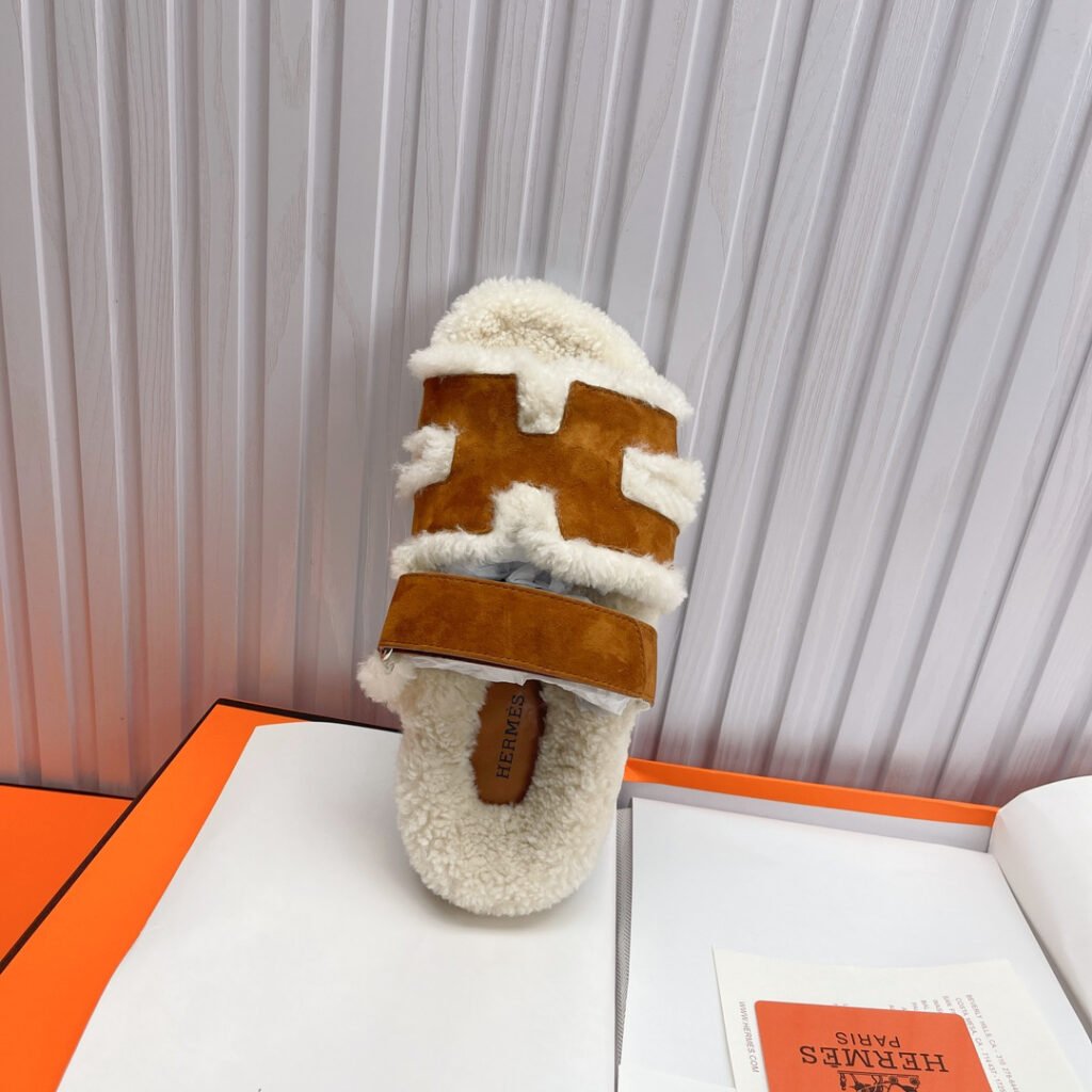 Hermès Unisex Shearling Shoes detail 3